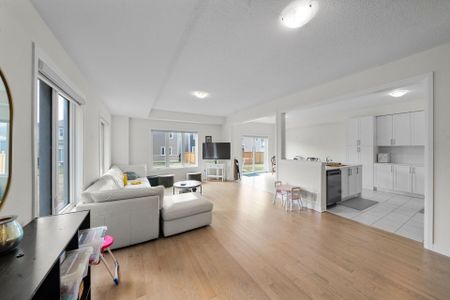 For Lease - 121 Oakmont Drive, Loyalist, Ontario - Photo 3