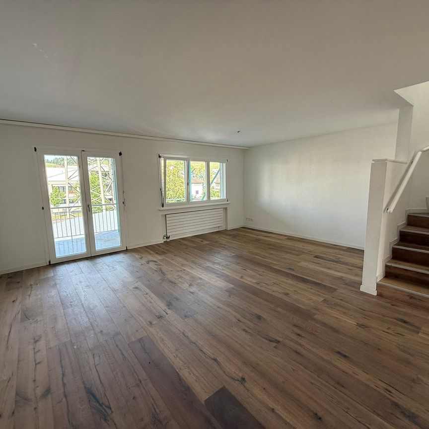 Urbanes Wohnen auf zwei Etagen: Stilvolle 4.5-Zimmer-Maisonette mit Terrasse & Balkon - Photo 1