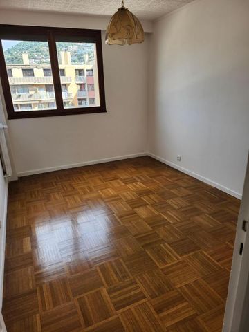Location Appartement 3 pièces 66m² NICE 06300 - Photo 4
