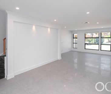 Open the Door To Contemporary Coastal Luxury - Photo 5