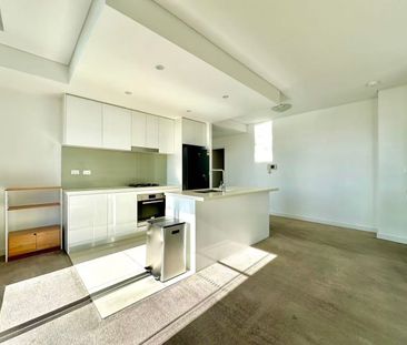 TOP FLOOR TWO BEDROOMS FOR LEASE !GAS BILL INCL - Photo 5