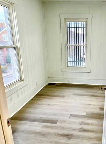 For Lease - 275 Main Street Unit# Upper, Hamilton, Ontario - Photo 3