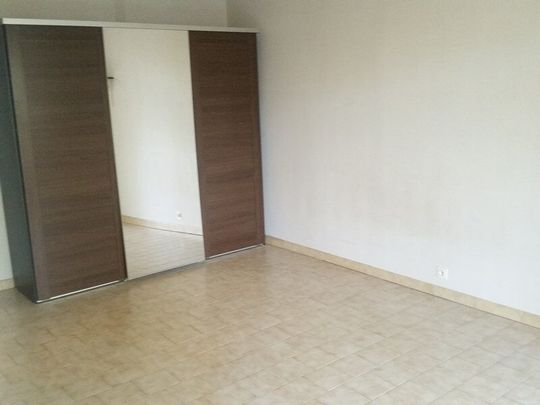 Appartement 1 pièces 25m2 MARSEILLE 8EME 531 euros - Photo 1