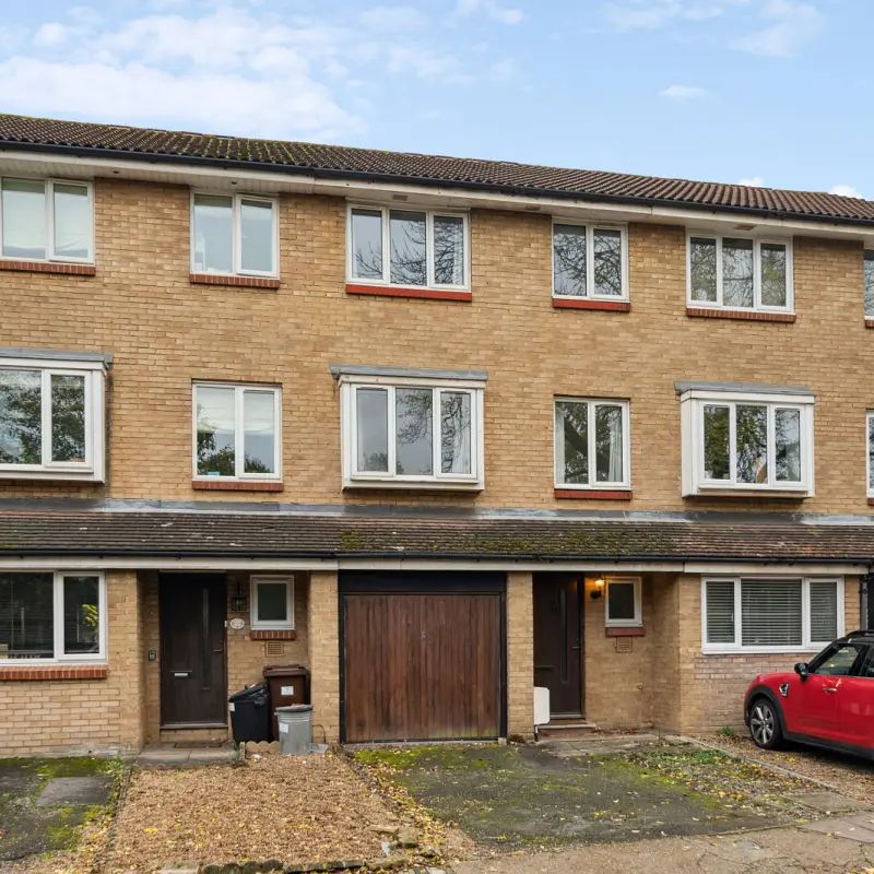 4 bedroom house in Southfields - Photo 1