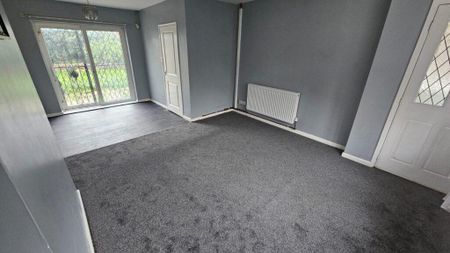 3 bedroom semi-detached house to rent - Photo 2