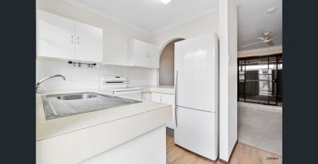 PERFECTLY POSITIONED TWO BEDROOM UNFURNISHED DUPLEX - Photo 3