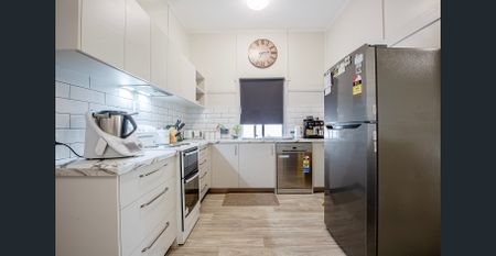 IMMACULATE COTTAGE: BE QUICK TO APPLY! - Photo 2