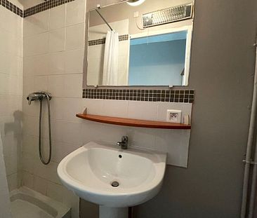 Appartement 1 pièces 12m2 MARSEILLE 6EME 405 euros - Photo 2