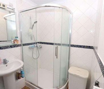 Cedar Court, Station Road, Epping, CM16 - Photo 2