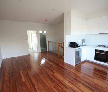 Modern Townhouse in Central Glenroy - Photo 4