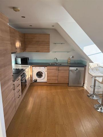 2 bedroom apartment to rent - Photo 4