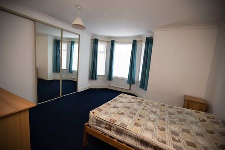 Student House on Stewart Road, Charminster - Photo 2