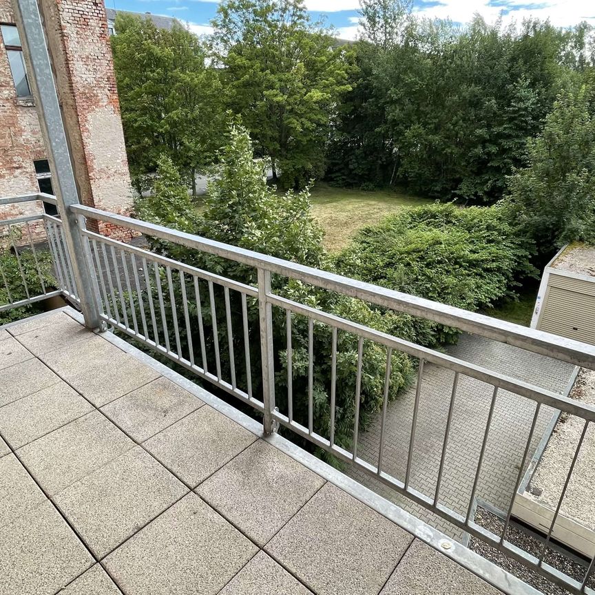 3.OG / großes Wohnzimmer + Balkon / Stellplatz mögl. ! - Foto 1