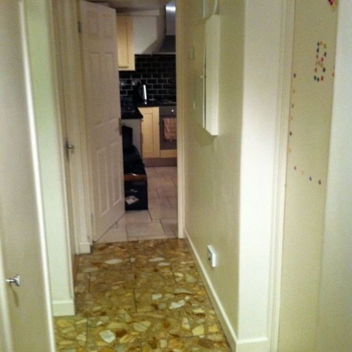 Room in a Shared Flat, Busby House, SW16 - Photo 1