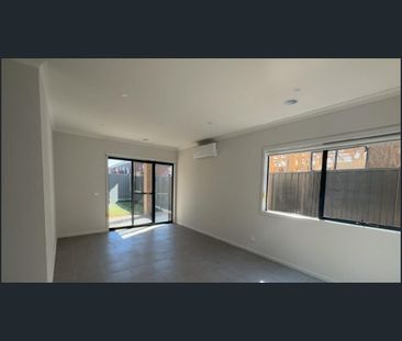 27 Nubeena Crescent, Donnybrook, Vic 3064 - Photo 2