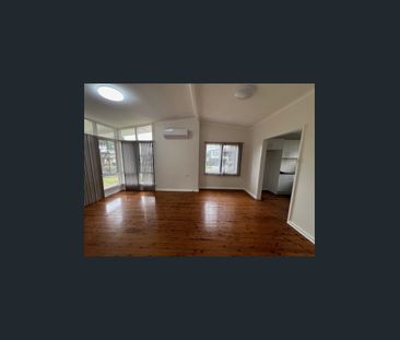 "Charming 3-Bedroom Home" - Photo 2