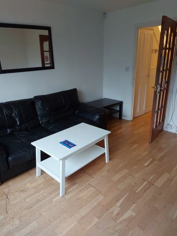 2 Bed Terraced House, Beaumont Walk, LE4 - Photo 2