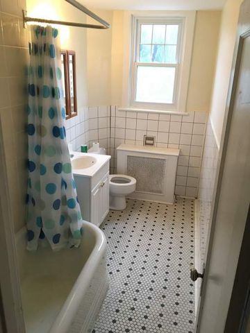 202-67 Sydenham St. - 2 bed, 1 bath - Photo 2