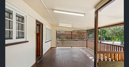 CHARACTER HOME WITH LARGE SHED NEAR CAIRNS CBD - Photo 2