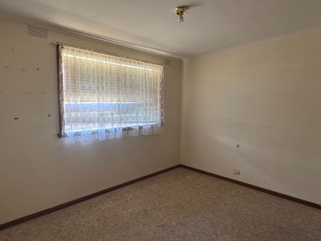 Cozy 2-Bedroom Gem Just Steps from Dandenong Market - Photo 5