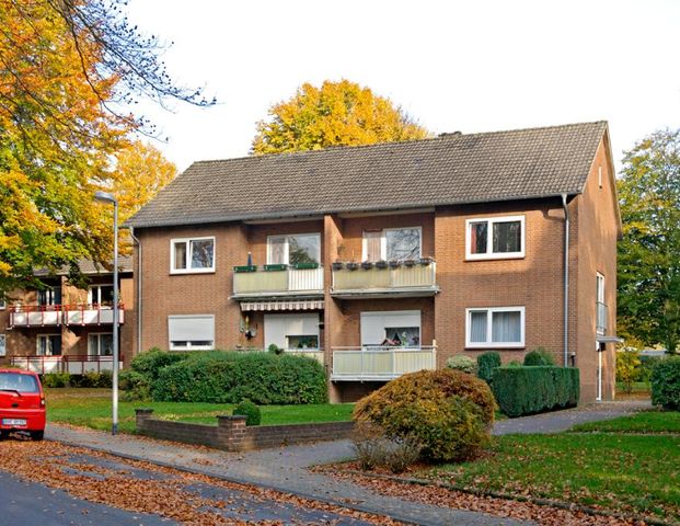 Wohnen am Stadtwald - renovierte Erdgeschosswohnung mit Dusche und Balkon - Photo 1