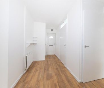 2 bedroom maisonette to rent - Photo 2