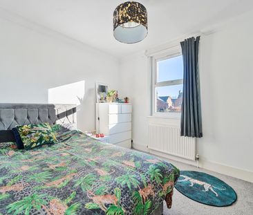 3 bedroom semi-detached house to rent - Photo 5