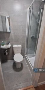 1 bedroom in a house share to rent - Photo 4