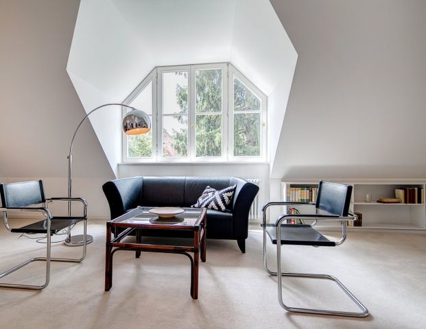 Sunny and quiet attic apartment for rent - Photo 1