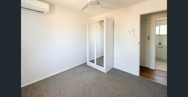 Convenience Meets Comfort in This Central Kirwan High-Set! - Photo 1