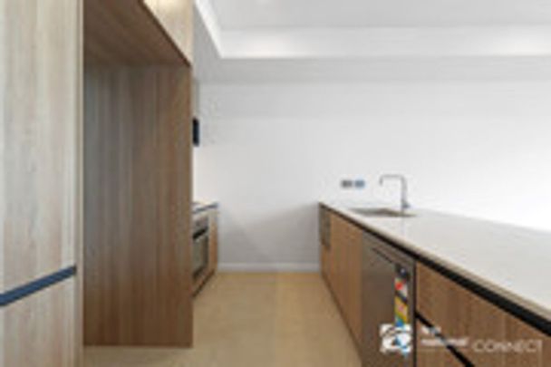 Lavish 1 bedroom unit with parking - Photo 1