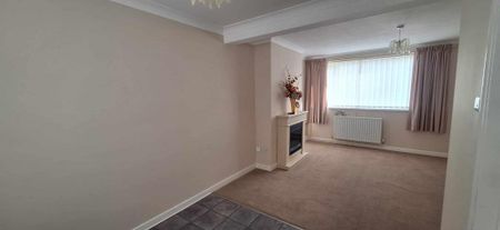 3 bedroom semi-detached house to rent - Photo 2