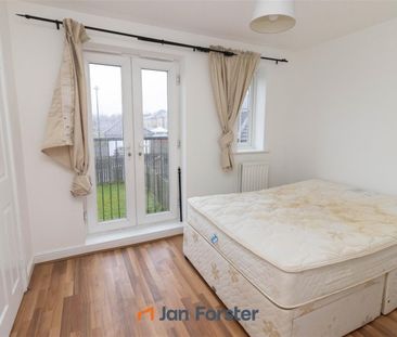 3 Bedroom House - Townhouse - Photo 3