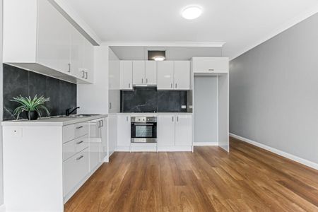 Coastal Convenience - Quiet Top-Floor Living - Photo 5