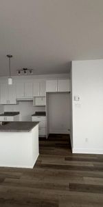1-Bedroom Basement Apartment | Prime Commuter Location-410, Rue Des Becs-Scie, apt. 2, Gatineau (Masson-Angers), QC - Photo 3