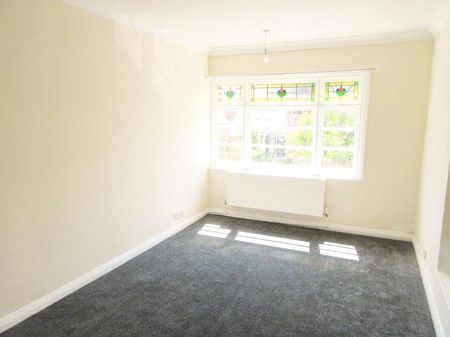 3 bedroom flat to rent - Photo 3