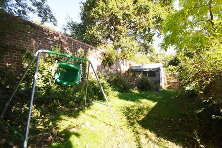 Haygreen Close, Kingston Upon Thames, Surrey, KT2 - Photo 4