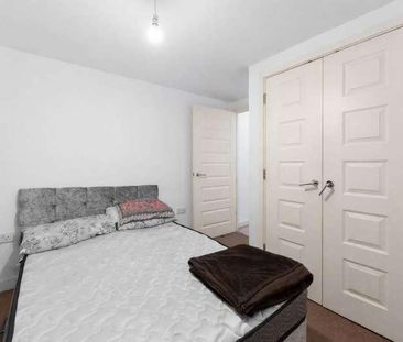 Parham Drive, Ilford, London, IG2 - Photo 6