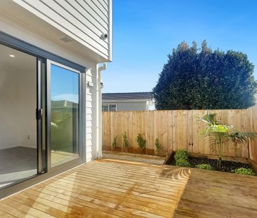 Brand New 5 Bedroom Home - Photo 1
