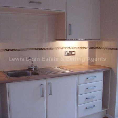 Three Bedroom Family Home, BH11 - Photo 3