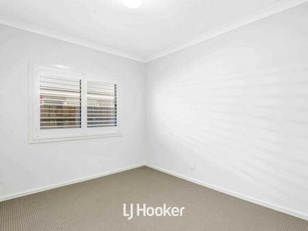 Beautiful 4 Bedroom Home! - Photo 2