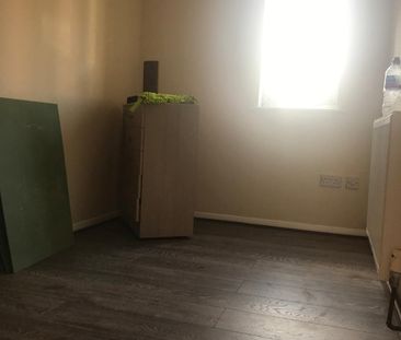2 Bed Flat, Goodmayes, IG3 - Photo 4