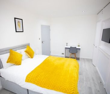 Room in a Shared House, Westrow Drive, IG11 - Photo 3