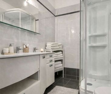 Apartment with lake view and garden terrace - Photo 6