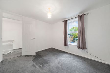 Heather Close, Warrington - Photo 2