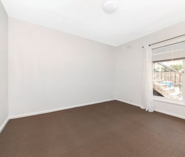 Ground Floor 2 Bedroom Apartment in an Ideal Location - Photo 1