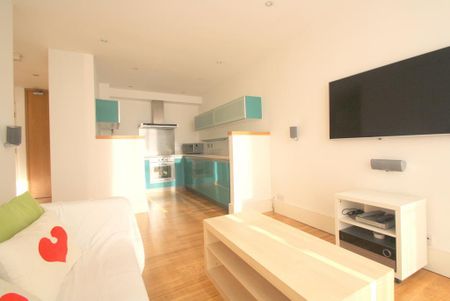 1 bedroom flat to rent - Photo 2