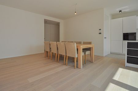 Nieuwbouw : appartement met gevelbreedte van ongeveer 5,2 meter en een ruim zonnig terras. - Photo 2