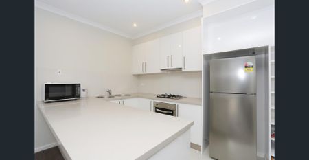 Furnished, spacious, light filled townhouse - Photo 2