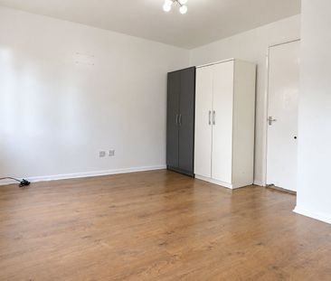 Middlesex Road, Mitcham, Surrey, CR4 1QW - Photo 5